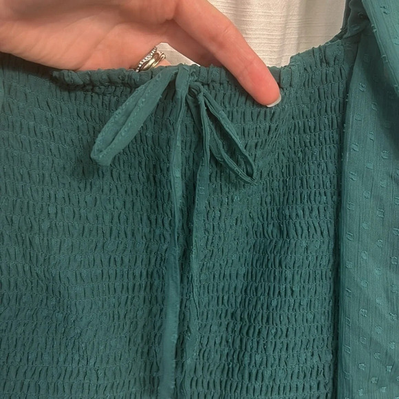 BOG collective Green Smocked Crop Top Sheer Puff Sleeves Square Neckline Size M - Picture 3 of 5